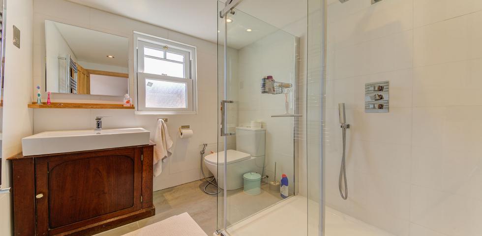 			4 Bedroom, 1 bath, 1 reception Terraced House			 Totteridge Lane, TOTTERIDGE & WHETSTONE